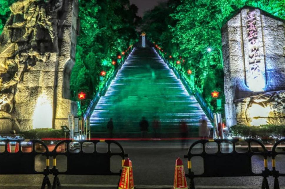 遵义会议会址和红军山(图1)